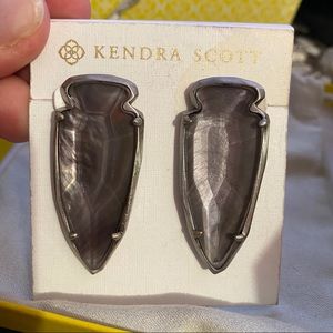 EUC Kendra Scott Kathryn large arrow earrings